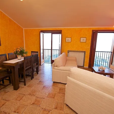 Vila Laura *
