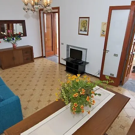 Vila Laura *